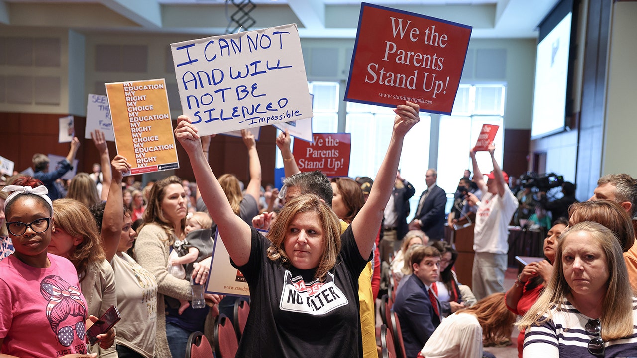 Moms' advocacy group gathers to protest at National School Boards Association HQ