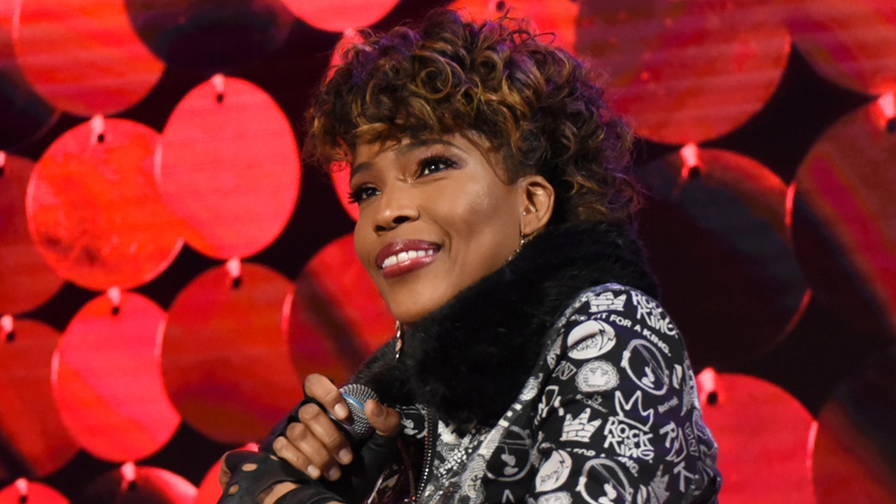Macy Gray defends call to redesign US flag: It's 'confusing'