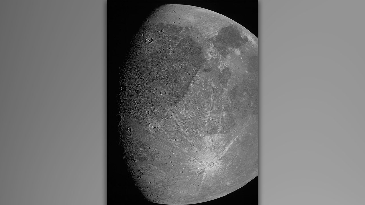 Lihat: Penyelidikan NASA menangkap gambar baru Ganymede yang menakjubkan