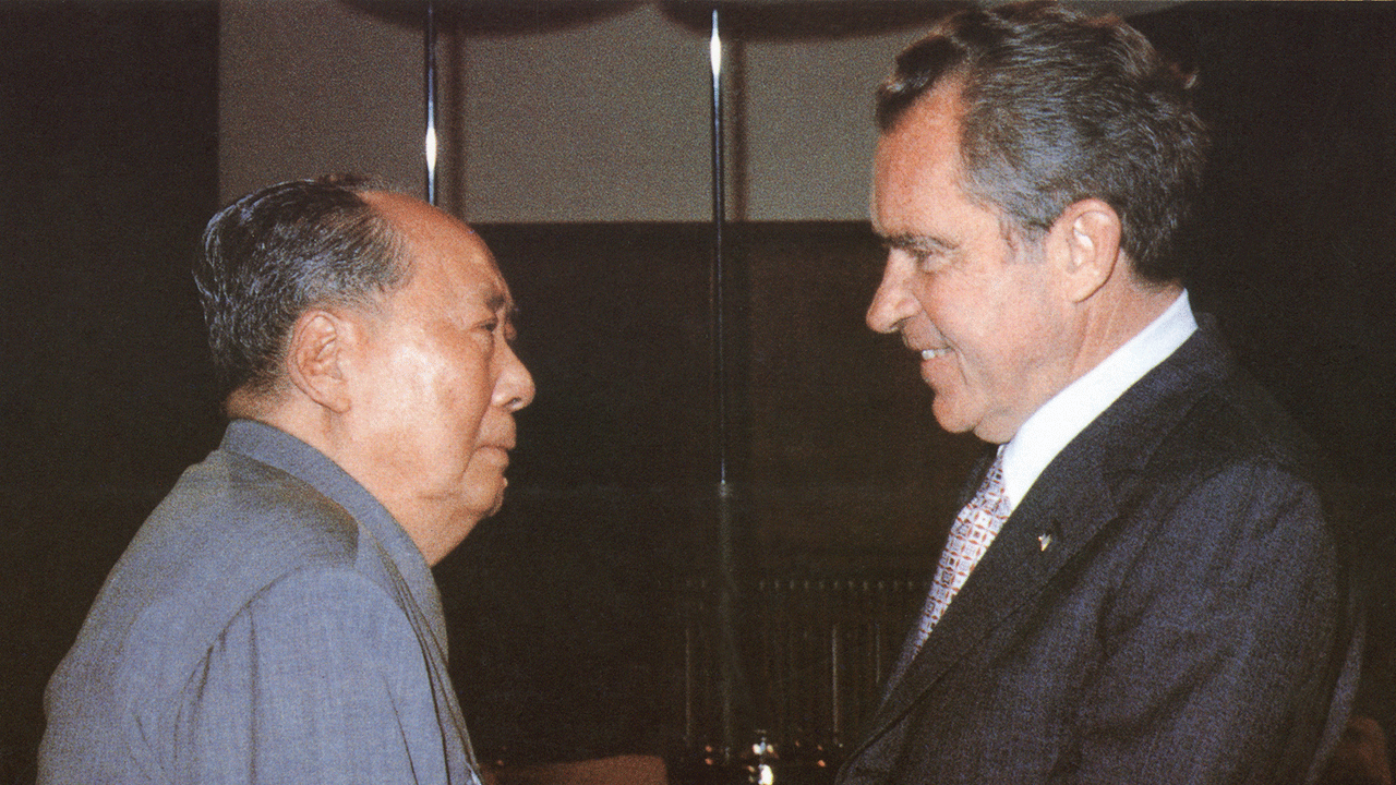 Nixon bersama pemimpin Tiongkok Mao Zedong