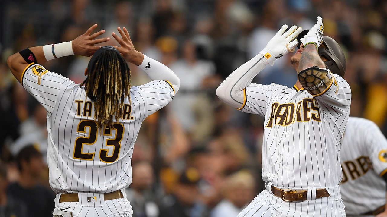 Padres beat Dodgers on bases-loaded walk 