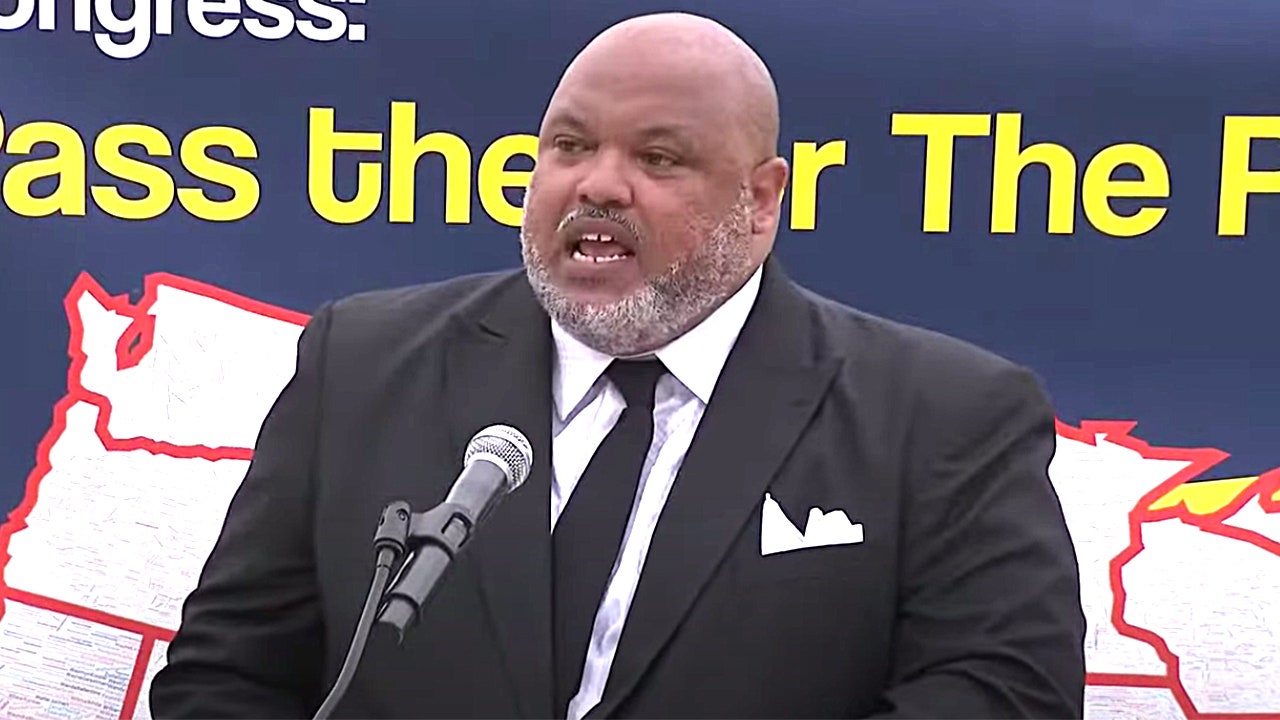 Preacher slams 'White rage' Republicans at rally attended by progressive Democrats