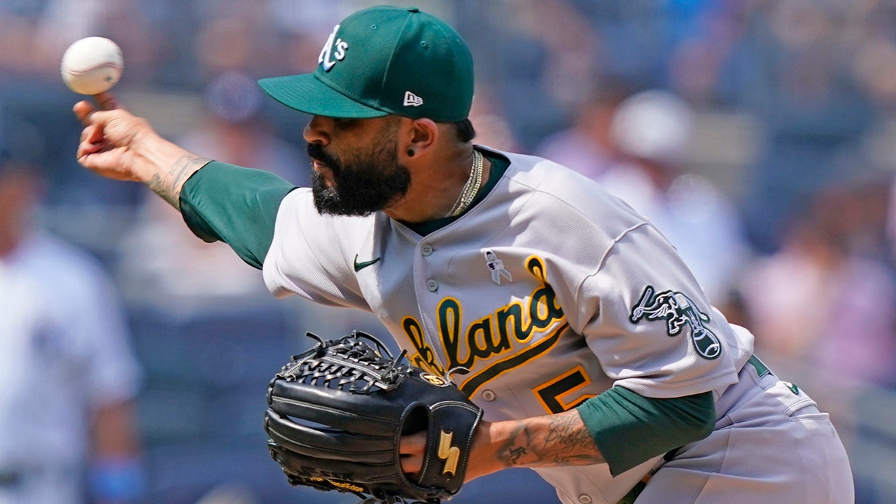 Sergio Romo, LA Dodgers agree on one-year deal, pending physical – Daily  News