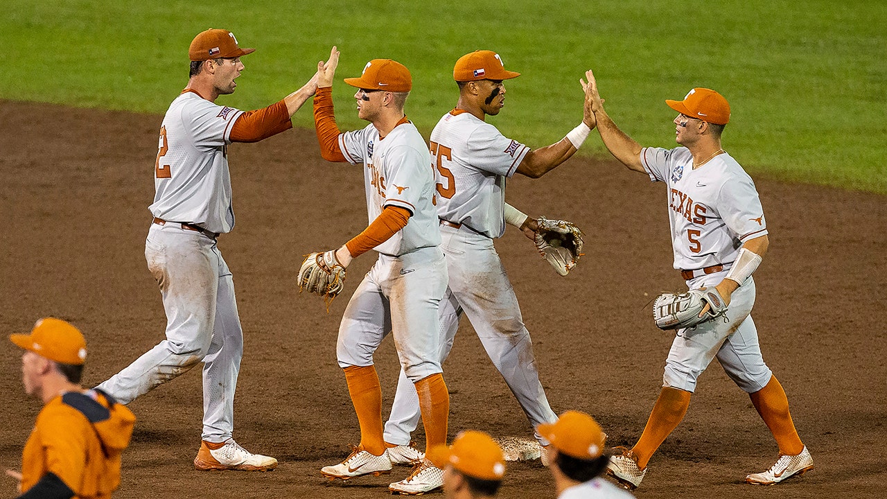 Texas defeats Virginia 6-2 to reach bracket final at CWS | Fox News