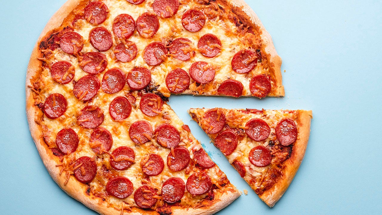 Pizza worker's viral slice stealing hack has customers worried