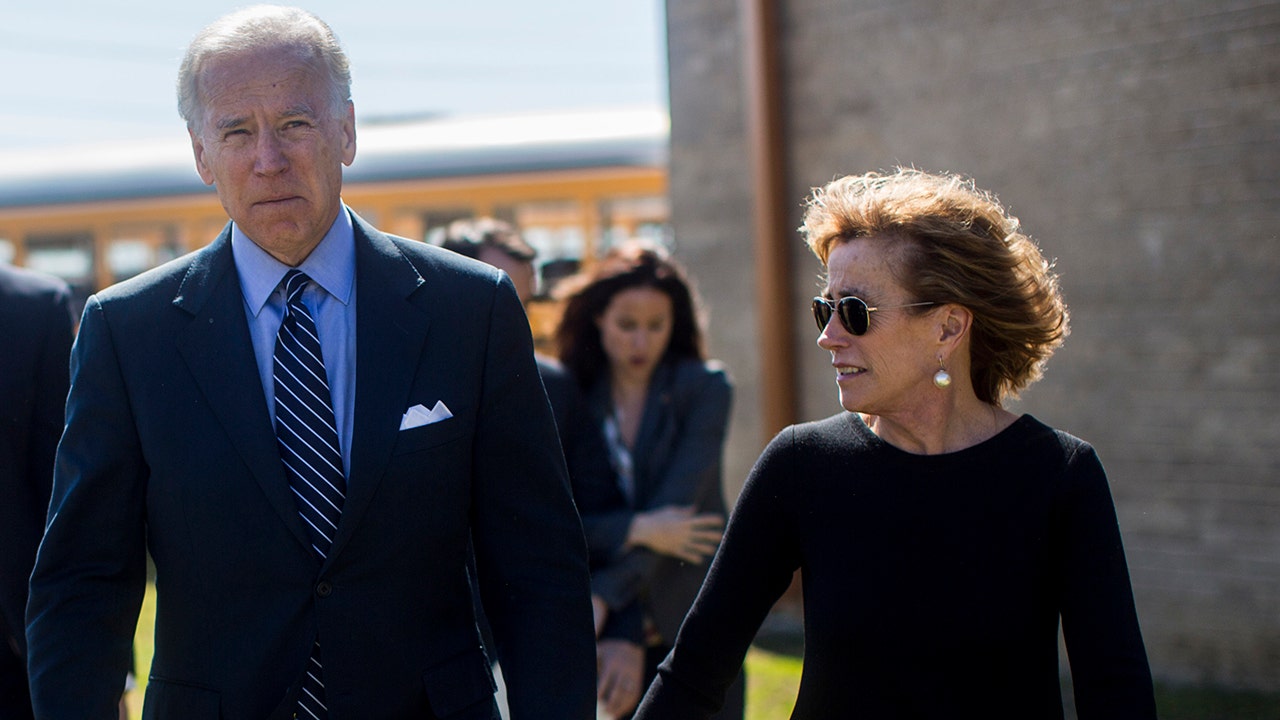 Biden's sister appears to be cashing in on brother with new book deal