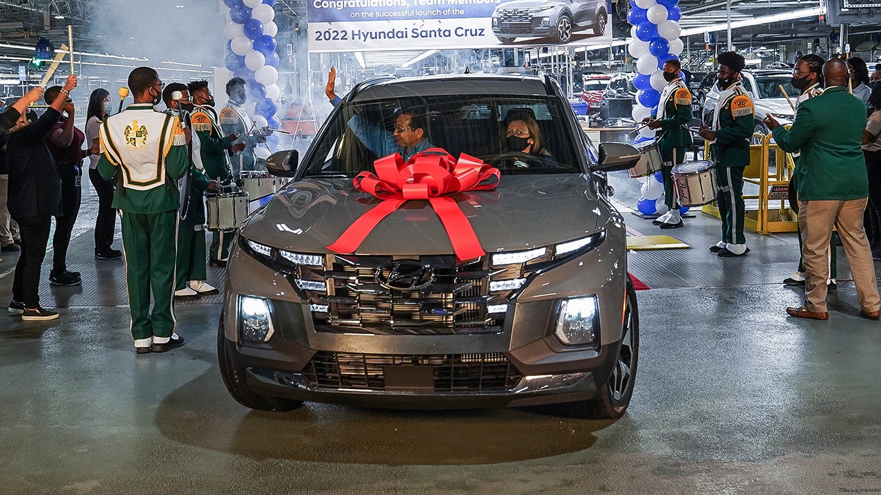 Hyundai Santa Cruz pickup production begins, but price remains a mystery