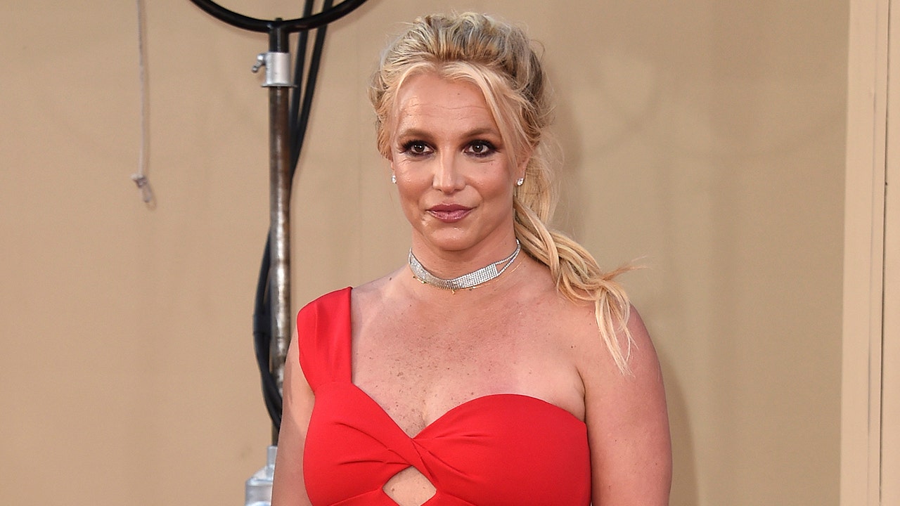 Britney Spears offre ai fan un assaggio della sua vacanza alle Hawaii: «GOD BLESS YOU ALL»