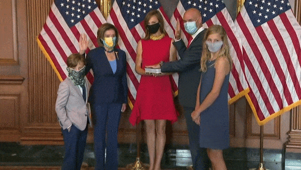 Pelosi removes her mask for photo op, violating her own House restriction