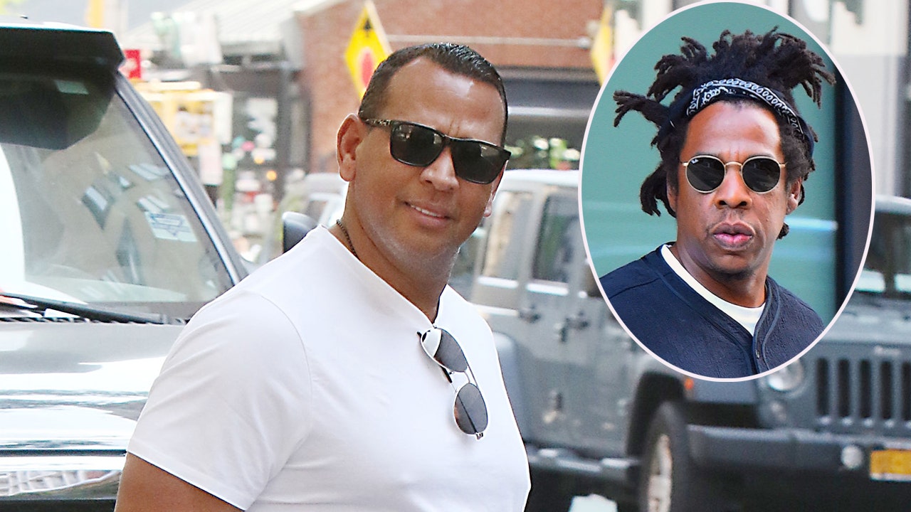 Alex Rodriguez chills with Jay-Z while surrounded by ‘bevy of beauties’