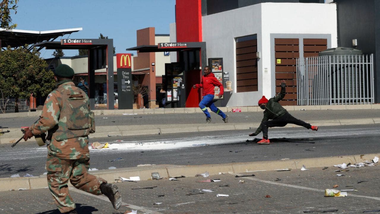 Chaos spreads in South Africa as authorities struggle to contain looting, violence