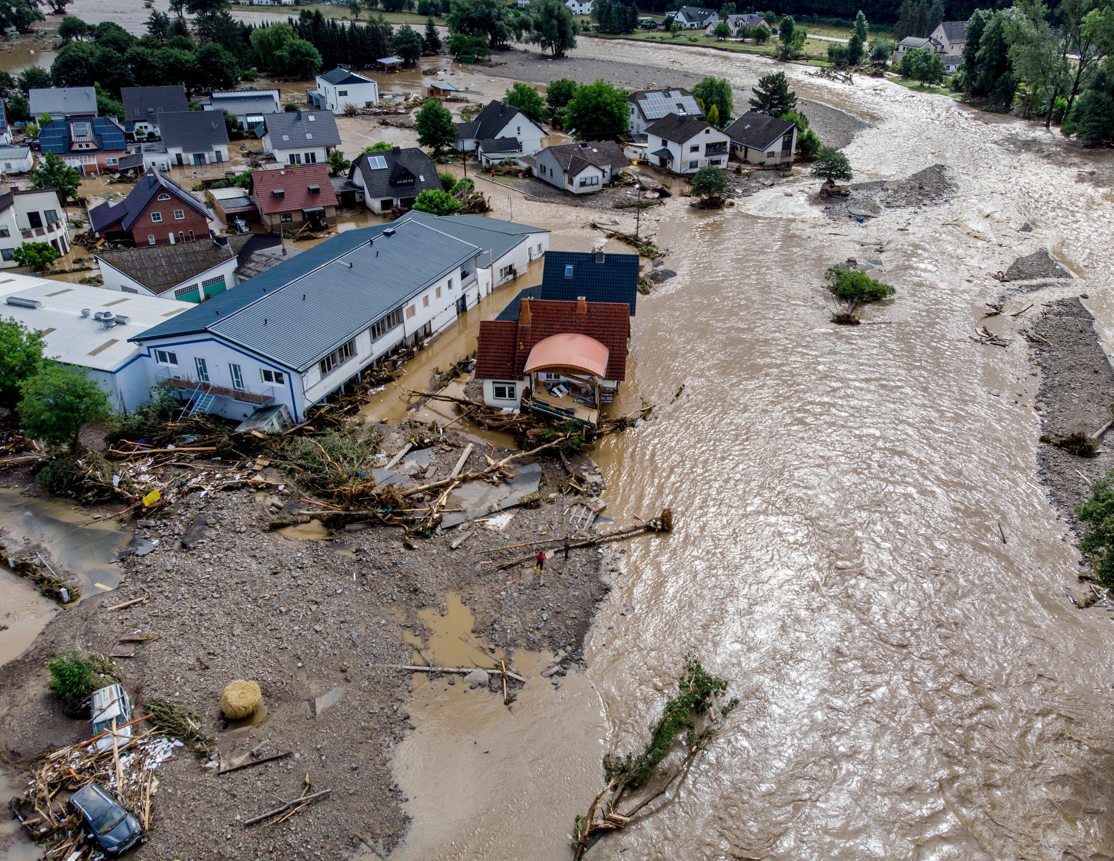 Las inundaciones en Alemania matan a 42 personas, mientras que decenas siguen desaparecidas