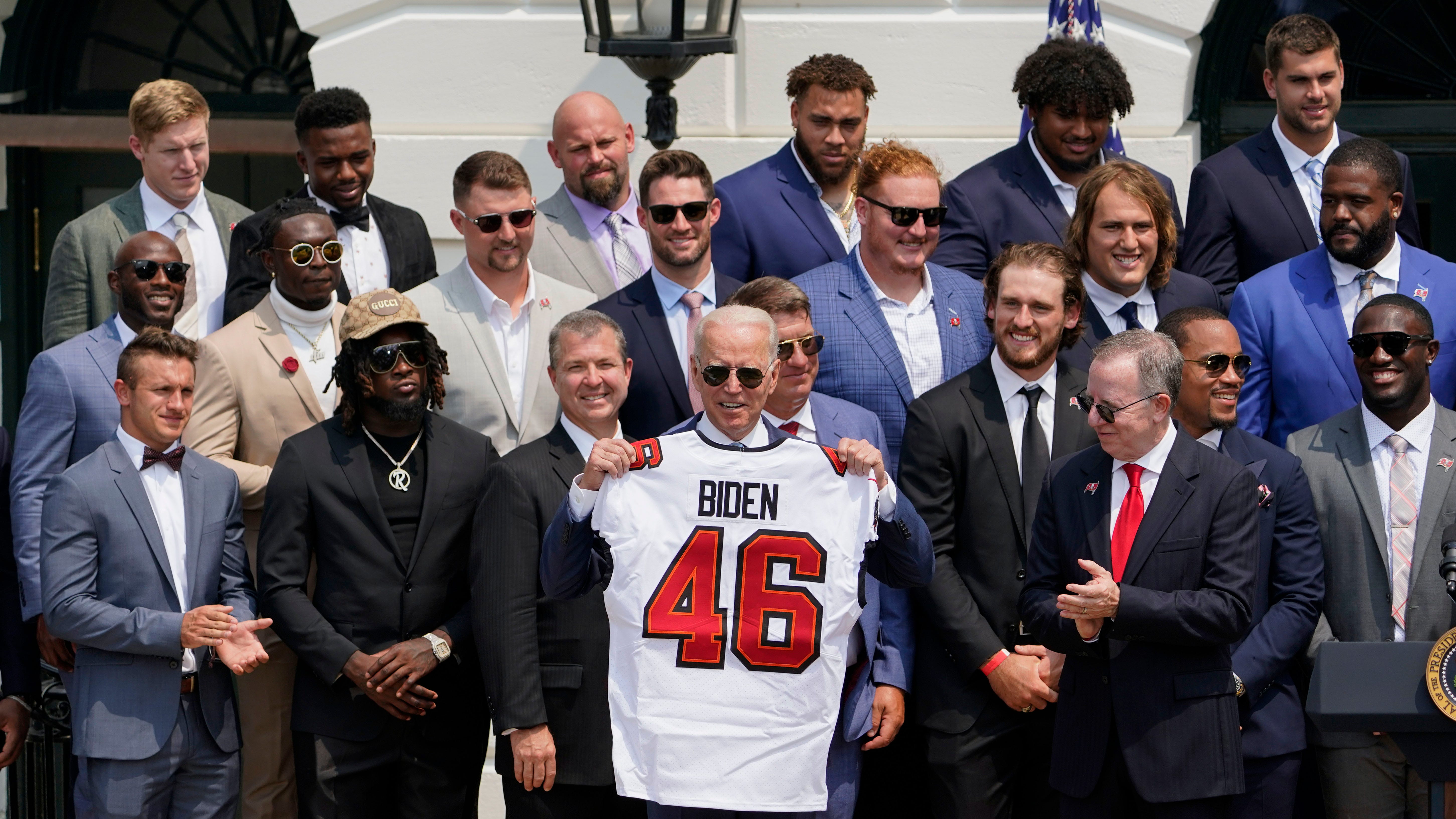 Bruce Arians, Biden make vaccine push during Buccaneers' White House visit