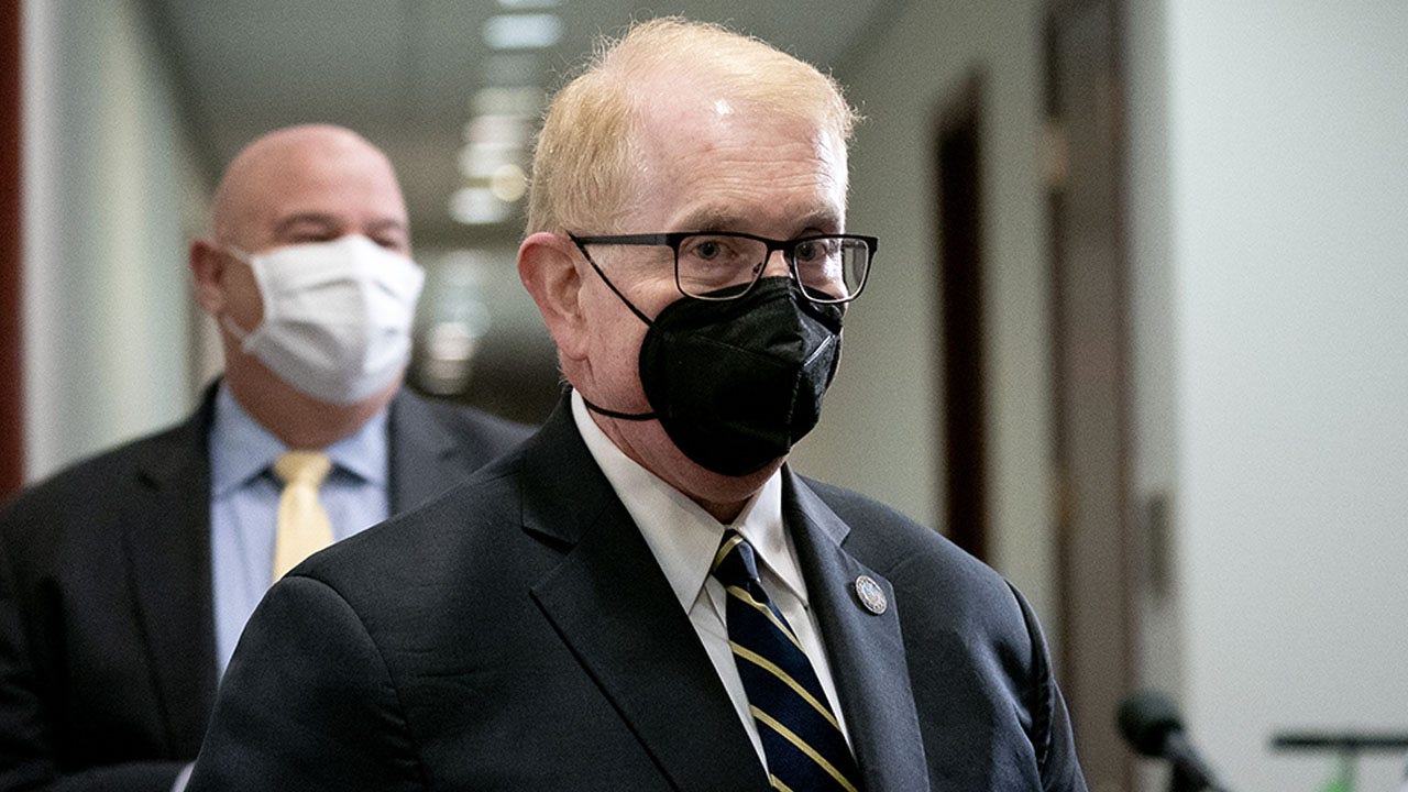 Capitol physician called out for not wearing mask while briefing House members on new mask mandate
