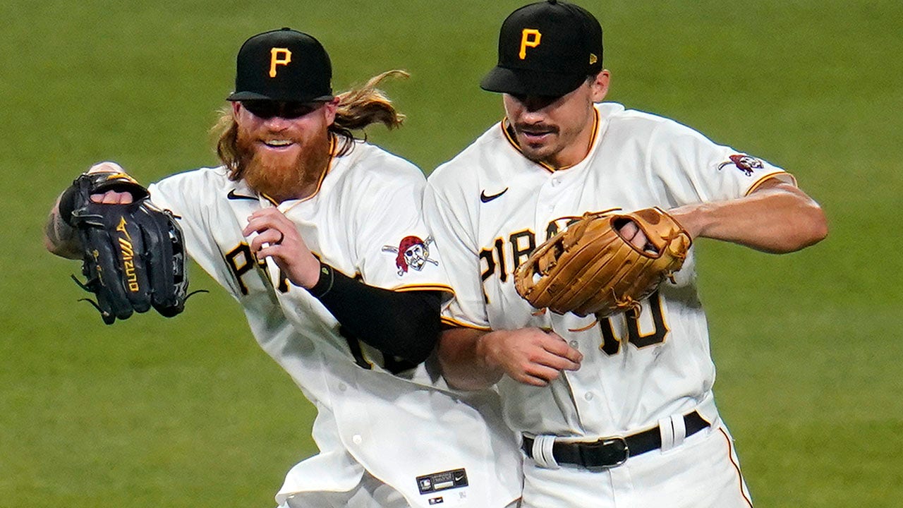 Reynolds' walk-off walk gives Pirates 2-1 win over Braves