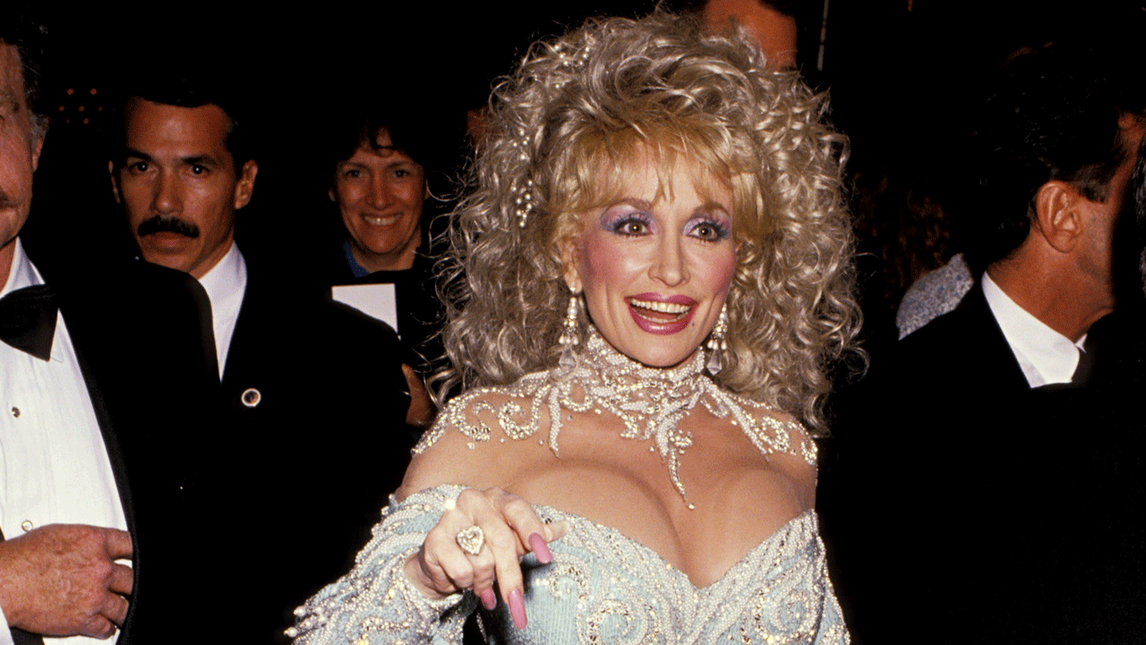 Dolly Parton durante "Magnólias de Aço" Estreia beneficente em Nova York para a American Diabetes Association no Cineplex Odeon em Century City, Califórnia, Estados Unidos.