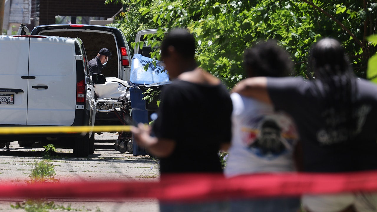 Chicago shooting leaves 9-year-old boy wounded on same block his father was killed 3 years ago: report