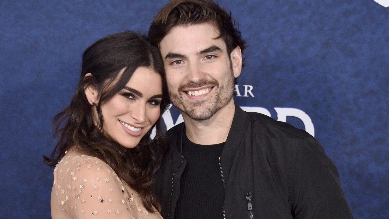 'Bachelor' couple Ashley Iaconetti and Jared Haibon expecting first child together