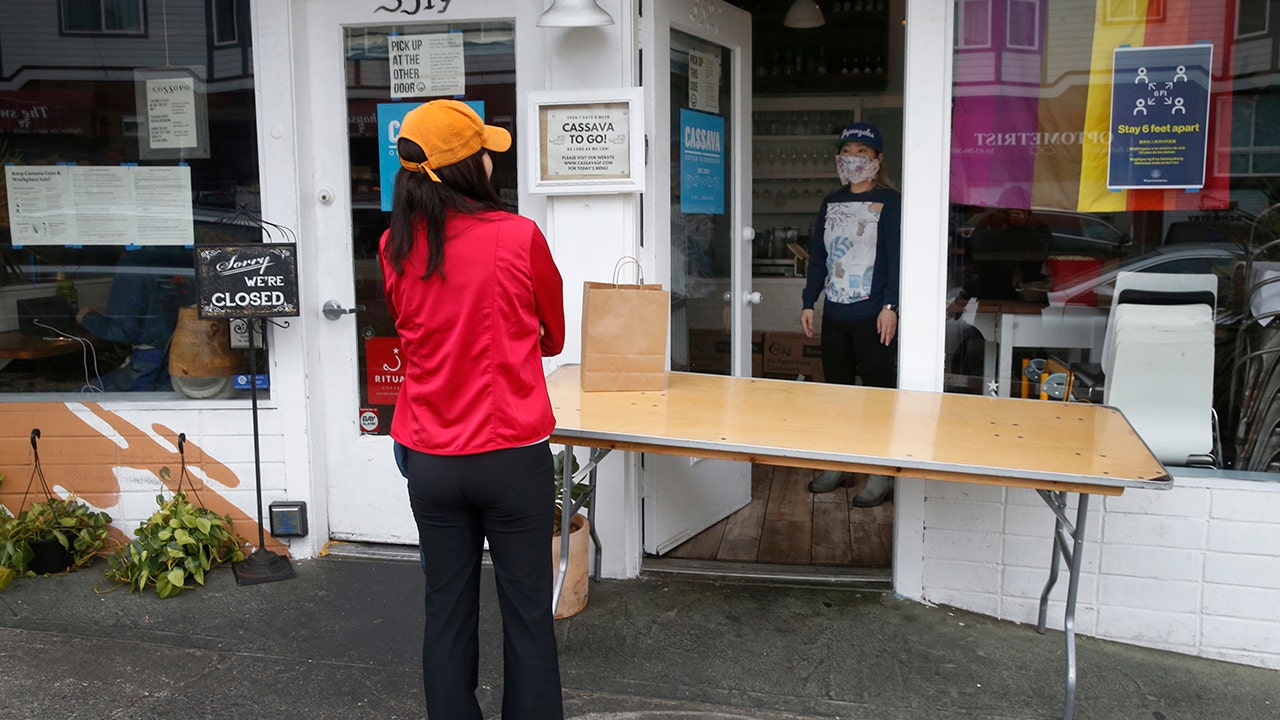 Beberapa restoran di area San Francisco mengembalikan persyaratan masker, memotong pekerja yang tidak divaksinasi dari pedoman baru