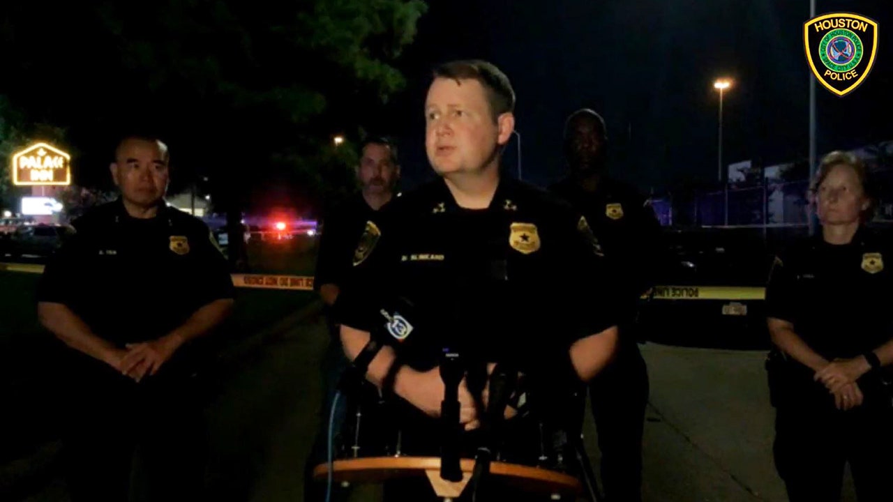 Houston motel shooting leaves 3 dead, including suspected gunman; 2 others hurt, police say
