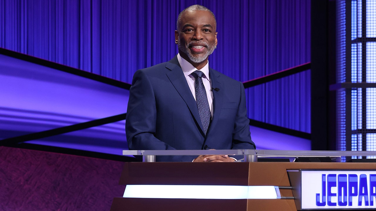 LeVar Burton talks fan petition for him to host 'Jeopardy!,â€™ the 'impossibility' of living up to Alex Trebek - Fox News