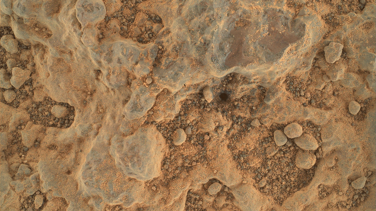 مریخ نورد Perseverance Mars ناسا این نمای نزدیک را از یک هدف سنگی با نام مستعار ساخته است "روباه" با استفاده از دوربین WATSON خود در انتهای بازوی رباتیک مریخ نورد.  این تصویر در 11 ژوئیه سال 2021 ، سیزدهمین روز مریخی یا سلطان مأموریت گرفته شده است.
