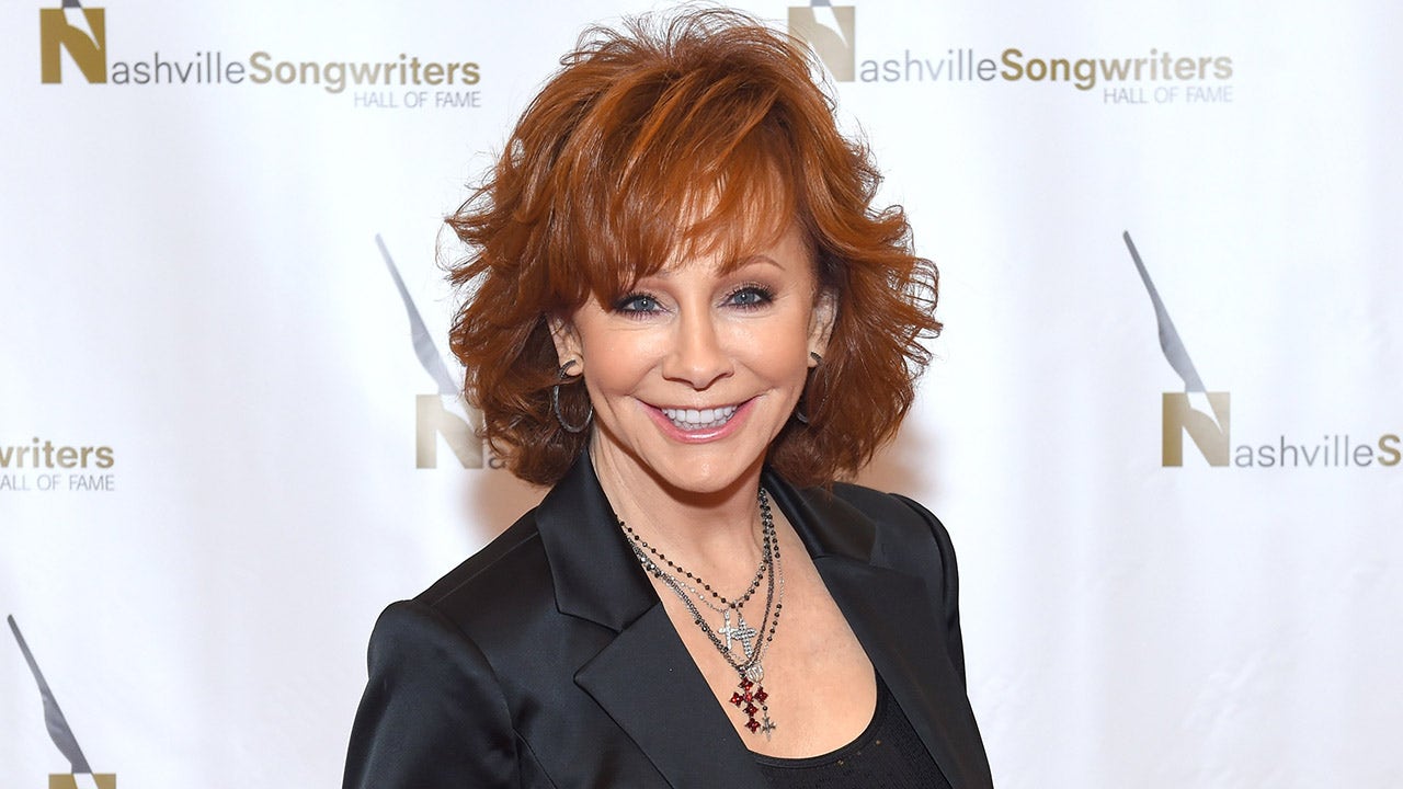 Reba McEntire rescued from historic building in Oklahoma after stairs collapse