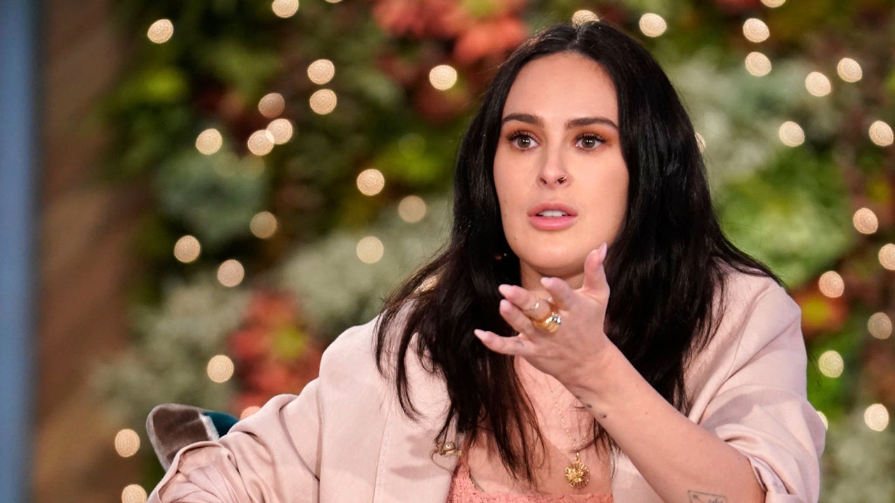 Rumer Willis shares more swimsuit snaps after hitting back at trolls to unfollow her