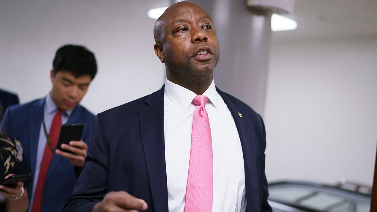 Tim Scott’s massive 2022 war chest fuels more 2024 buzz