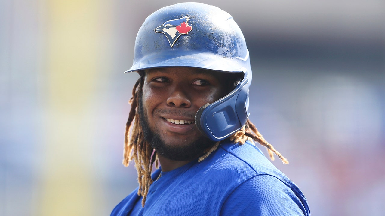 Vladimir Guerrero Jr. hits 100th HR, will give milestone ball to dad