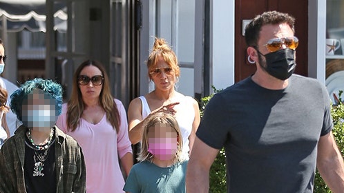 Jennifer Lopez, Ben Affleck spotted with kids during Los Angeles lunch outing
