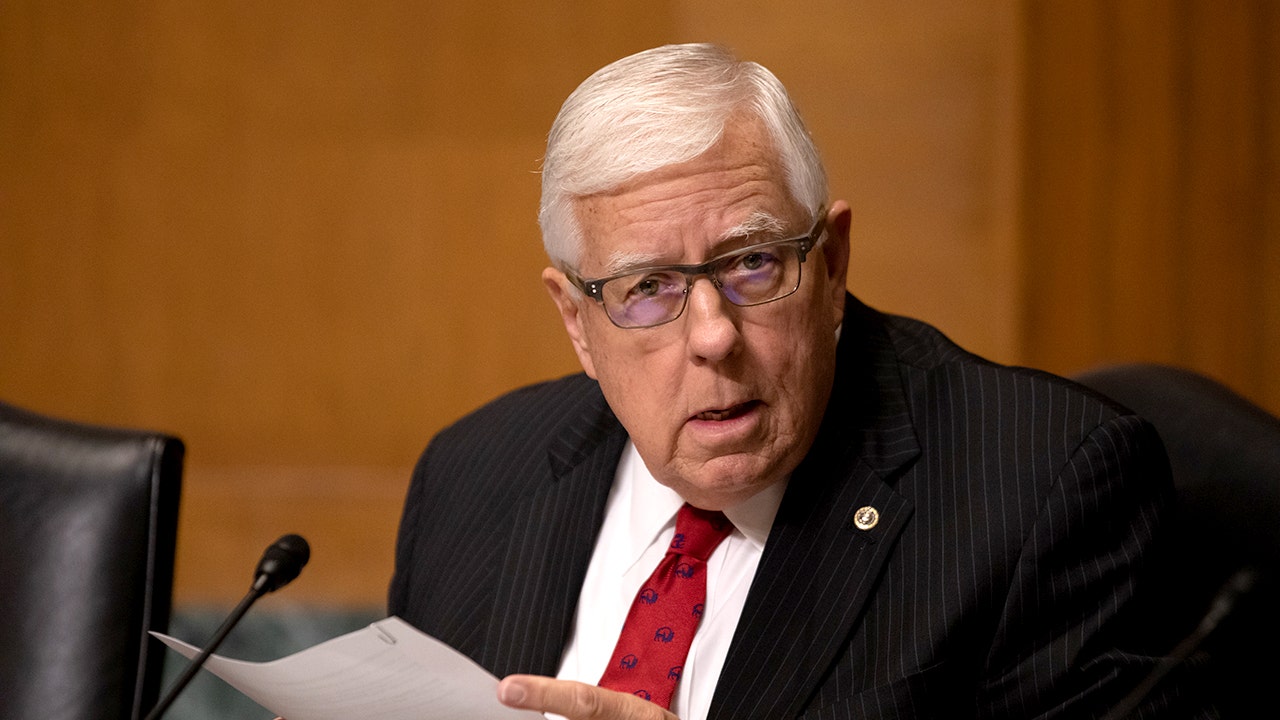 Lawmakers share condolences on late Sen. Mike Enzi after tragic bike accident