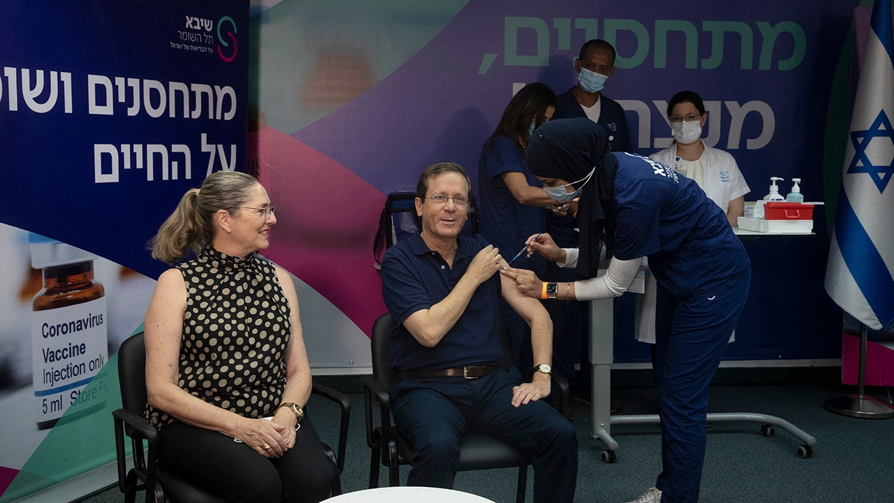 Israeli president kicks off COVID-19 vaccine booster campaign
