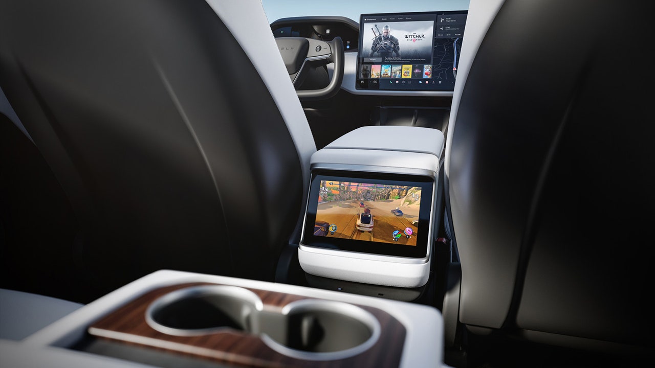 Teslas can now play Disney movies and understand Russian