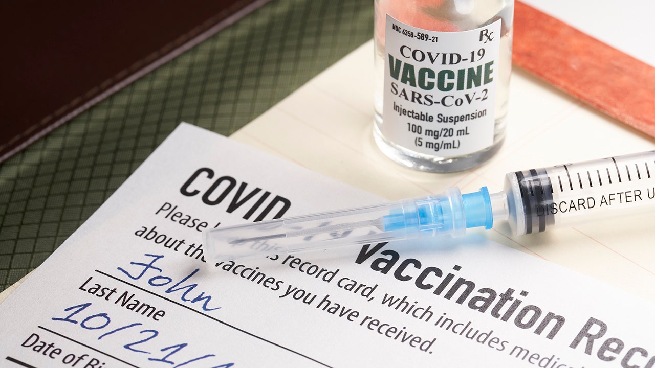 Federal employees tracked in new vaccination databases