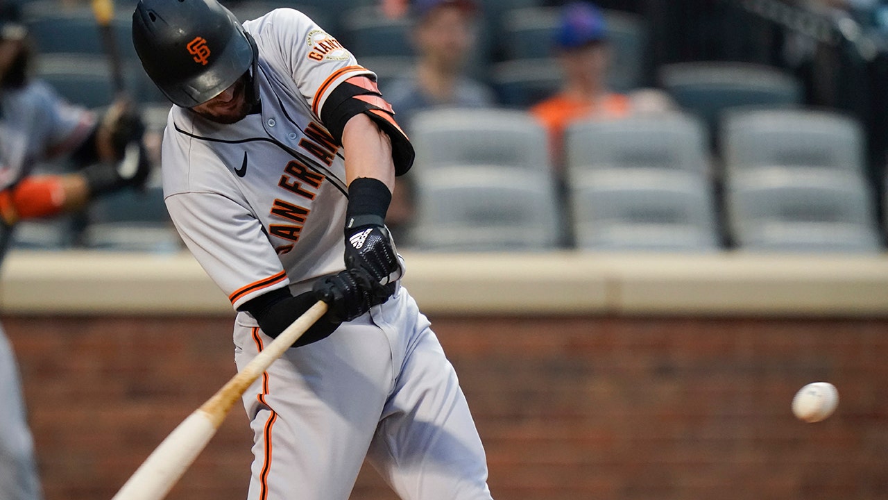 SF Giants' Buster Posey removed from game against Mets