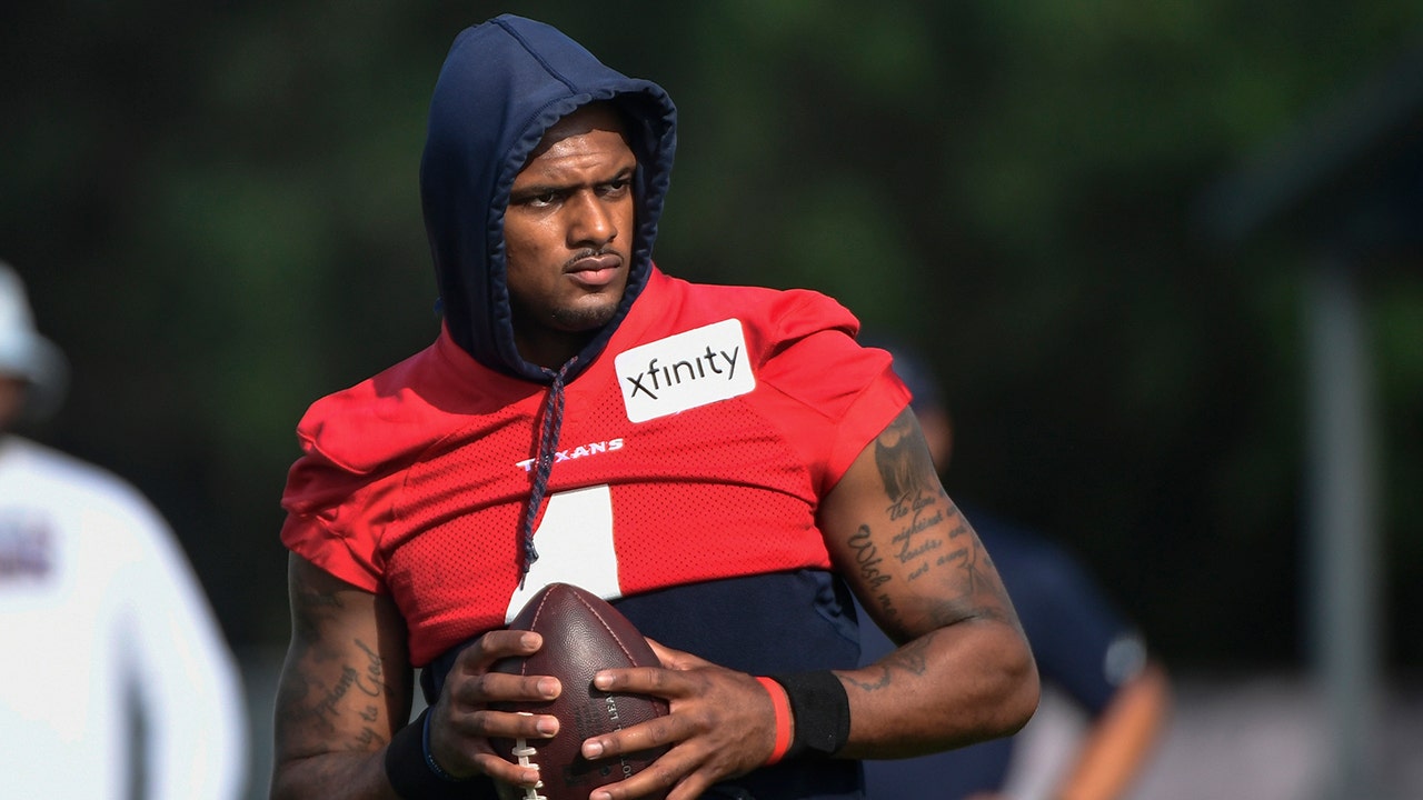 Brian Flores addresses the rumors linking Deshaun Watson to the Miami  Dolphins - Dolphin Nation