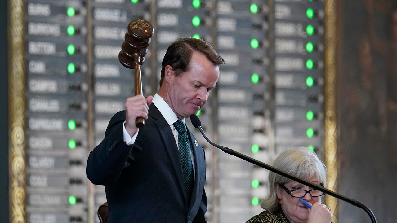 Texas GOP advances voting bill after Democrats end weeks-long walkout