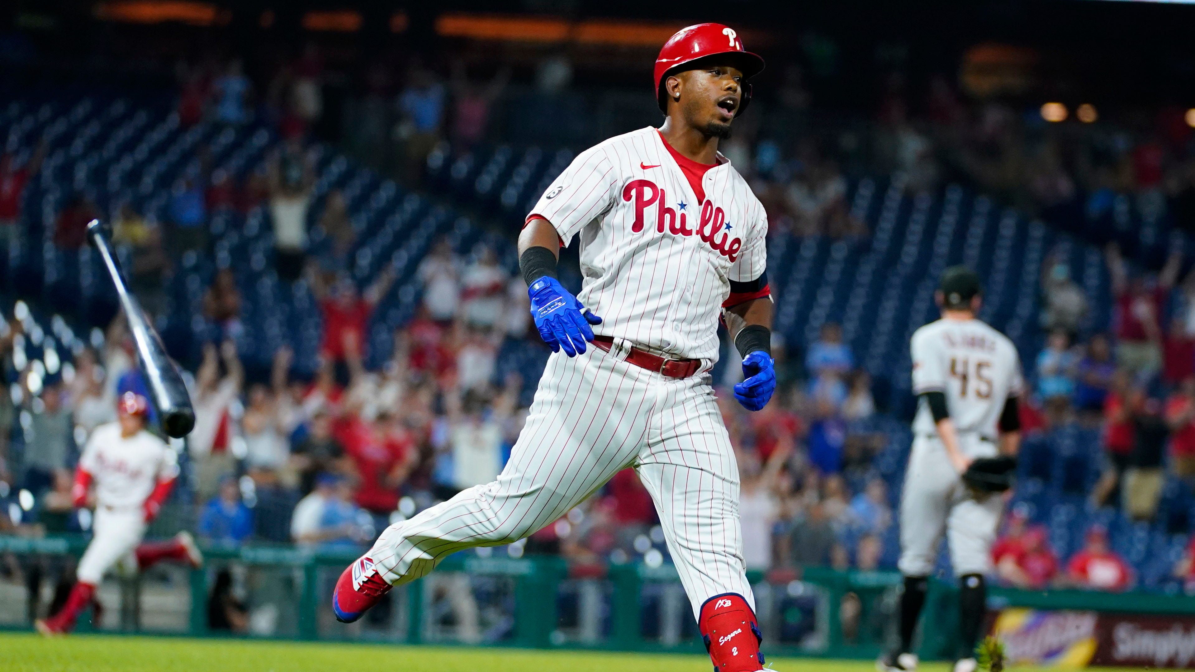 HERE'S JEAN SEGURA'S WALK-OFF SINGLE THAT WON IT FOR THE PHILS