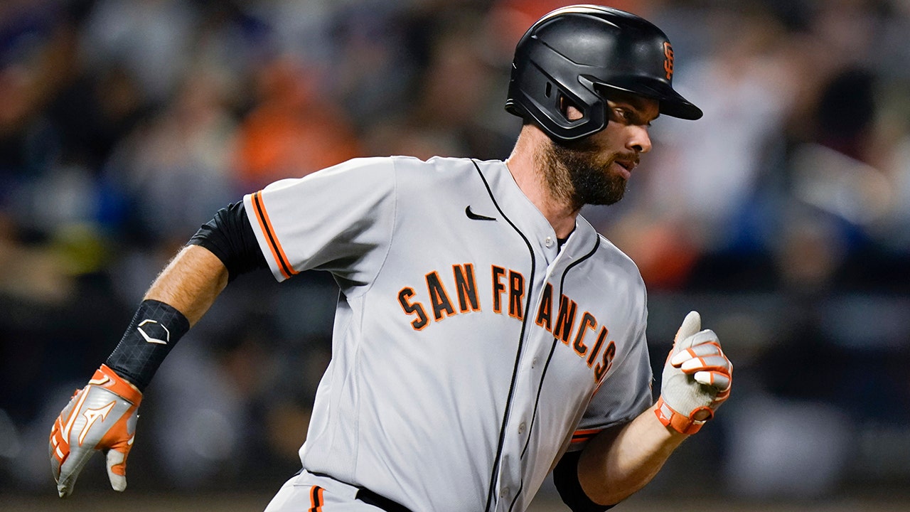 Belt homers twice after grandma's death, Giants top Mets 8-0