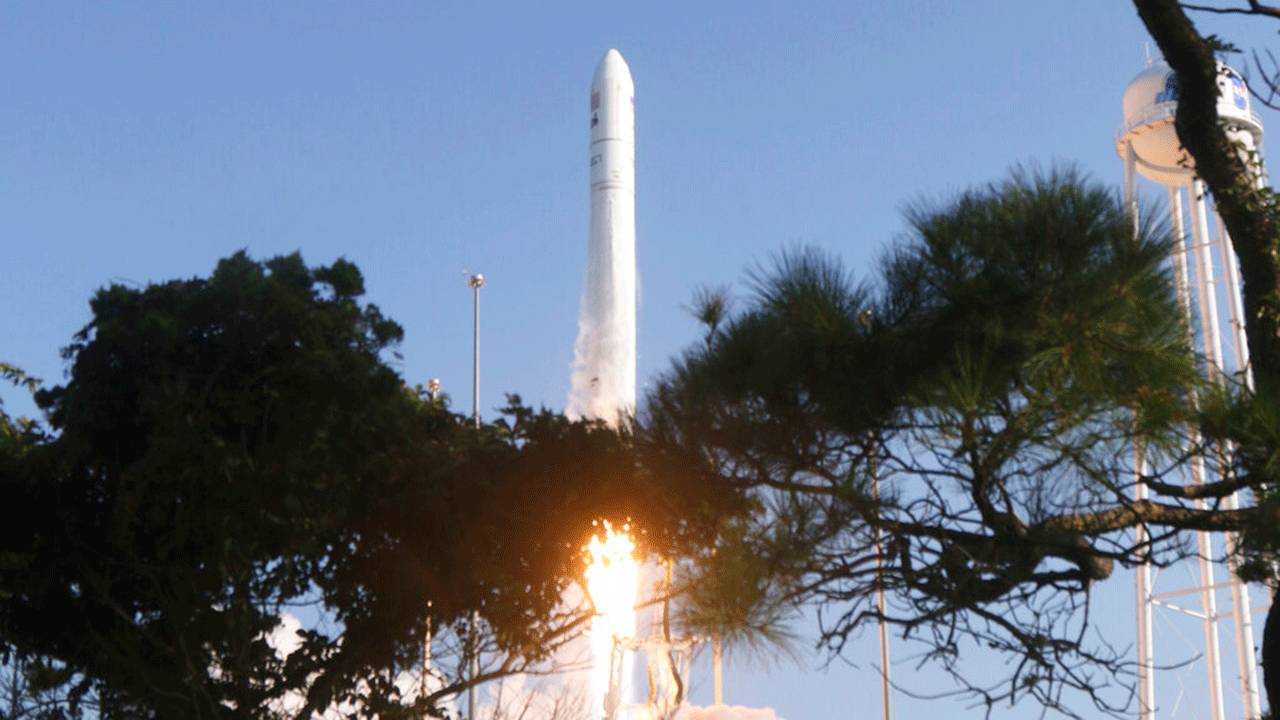 موشک آنتارس نورثروپ گرومن روز سه شنبه 10 آگوست 2021 در جزیره والوپس ، واشنگتن ، از سکوی پرتاب در مرکز آزمایش ناسا برخاست.  این موشک فضاپیمای Cygnus را حمل می کند که تجهیزات مورد نیاز را به ایستگاه فضایی بین المللی می رساند. 