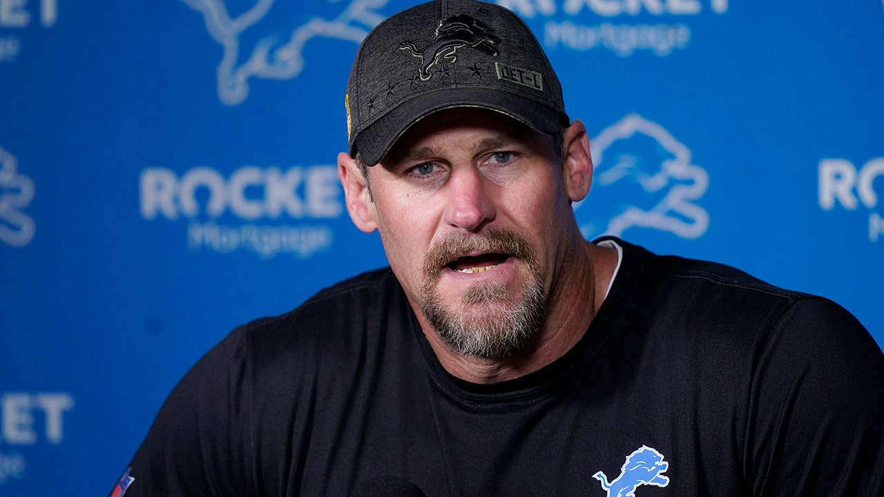 Head Coach Dan Campbell  Detroit Lions 