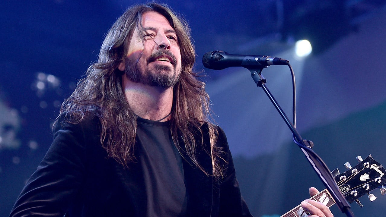 Foo Fighters' Dave Grohl told Westboro Baptist protesters they're supposed to 'love everybody' at concert