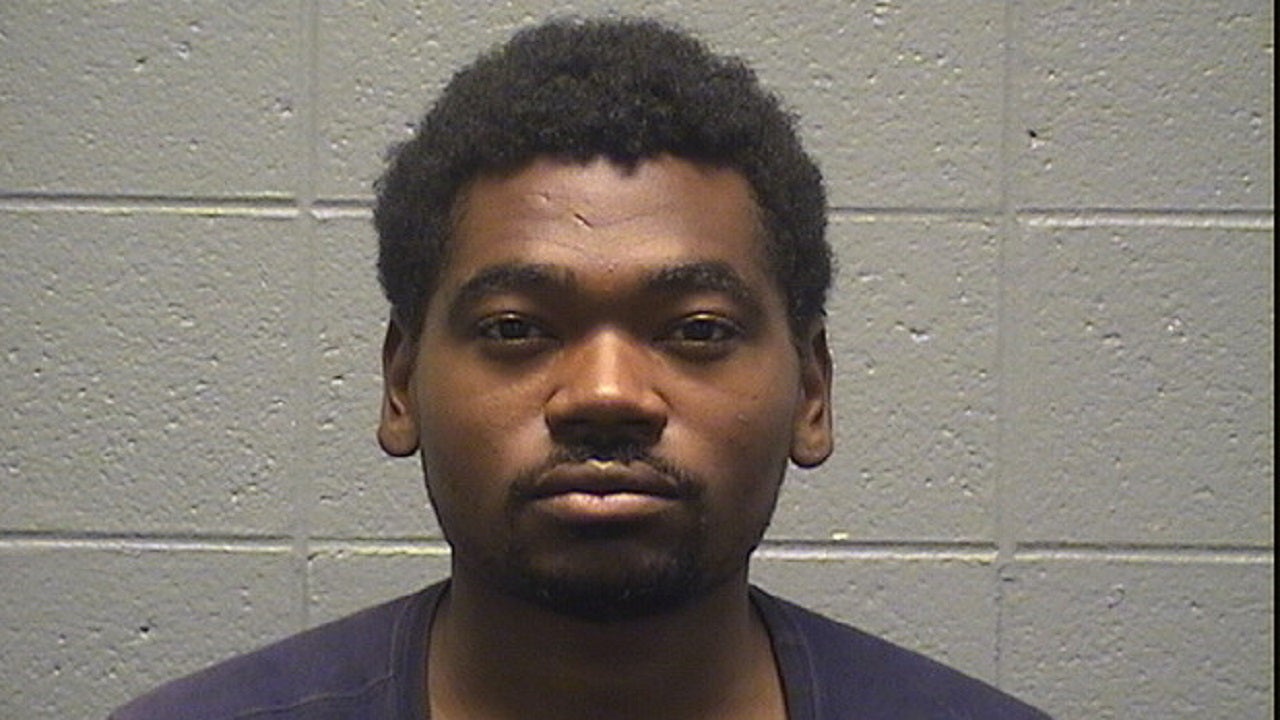 Chicago man robs woman just days after being released for similar crime, report says