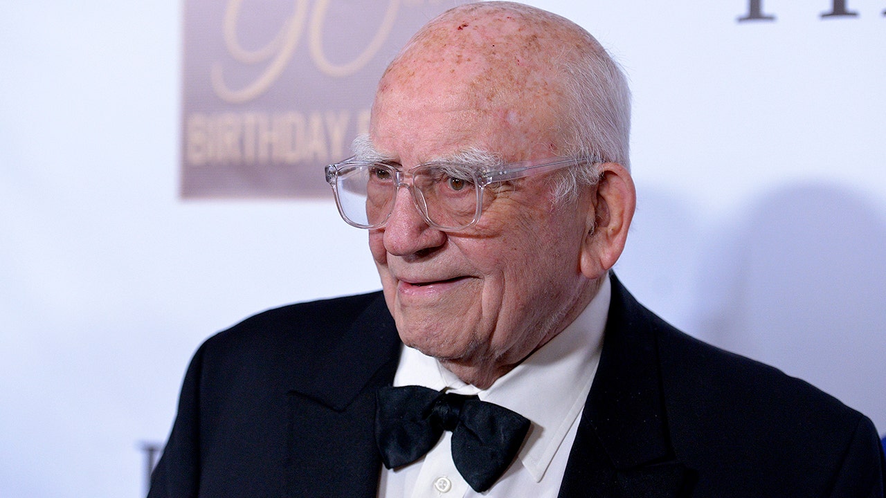 Celebridades prestam homenagem a Ed Asner após a notícia de sua morte