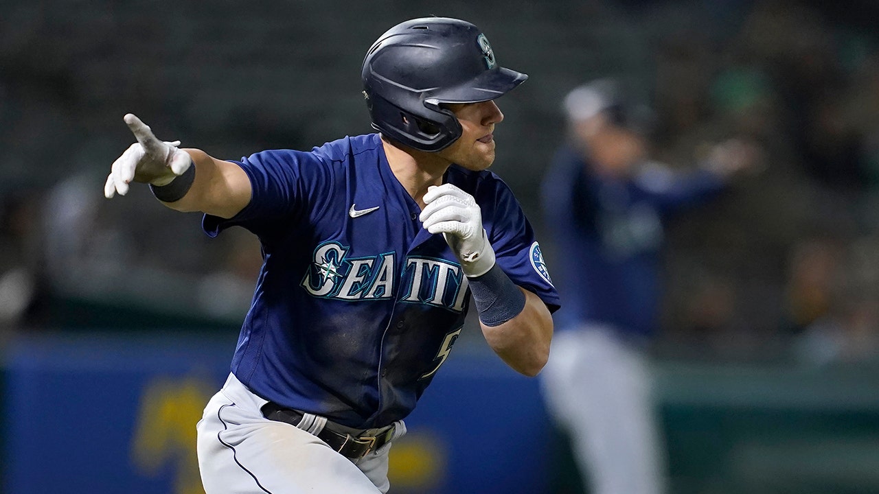 Mitch Haniger has a HUGE night (4-for-5, 5 RBI, HR) to keep the