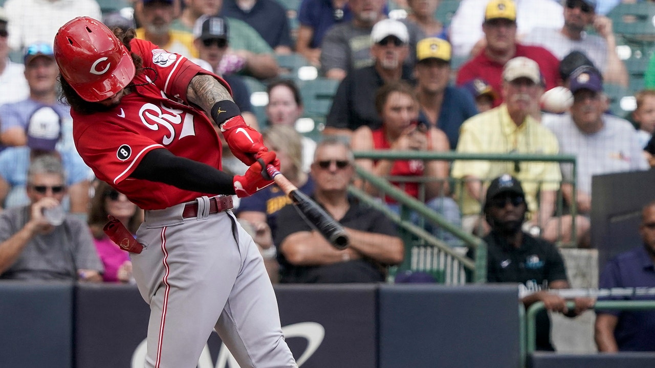 Castellanos strikes back with his bat, leads Reds over Cards