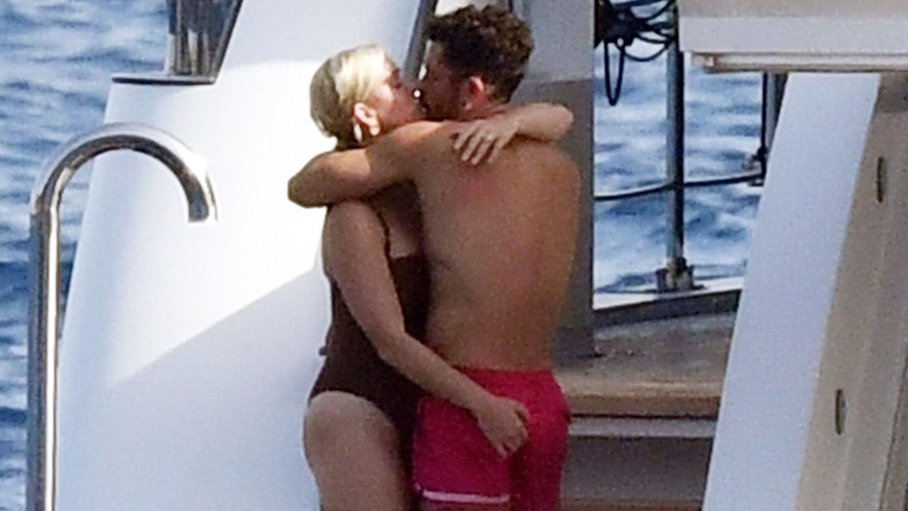 Katy Perry grabs handful of Orlando Bloom during Italian getaway