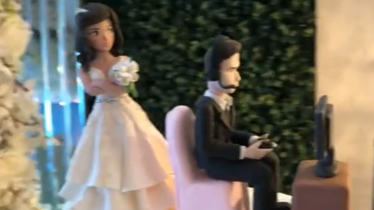 Wedding Cake Topper Game Over Video Gaming Themed Gamer Bride Groom Humorous Fun 