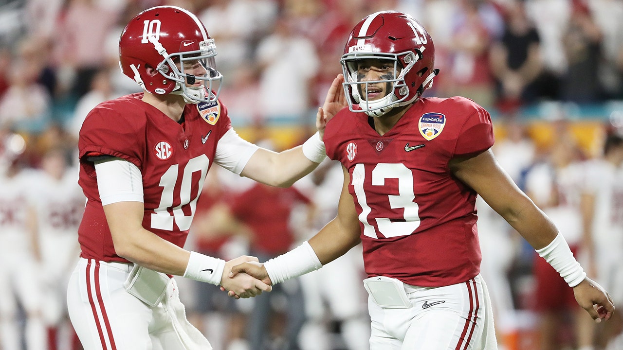 Former Alabama teammates Jalen Hurts, Tua Tagovailoa face off on